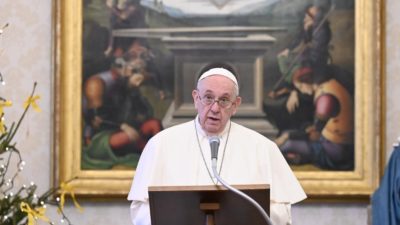 Vaticano: «Infelizmente, são muitos» os que sofrem perseguição por causa do nome Jesus, denuncia o Papa