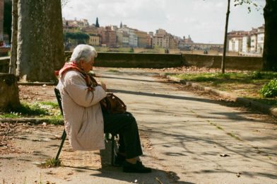 Covid-19: Bispos da União Europeia sublinha impacto da pandemia nos idosos