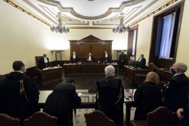 Justiça: Antigo presidente do «Banco do Vaticano» condenado por lavagem de dinheiro e peculato