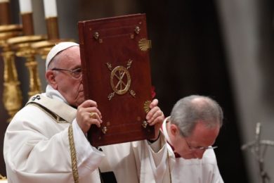 «Domingo da Palavra»: Papa preside a Missa com leitura em braille e homenagem aos profissionais de saúde