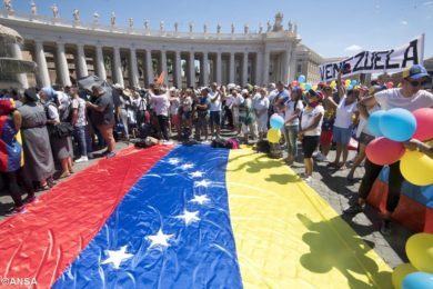Vaticano: Francisco reza pelos venezuelanos, evocando pandemia e pobreza no país