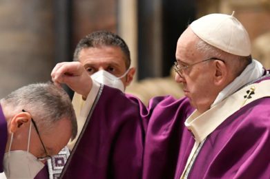 Vaticano: «É tempo de regressar a Deus», diz o Papa, na celebração de Cinzas
