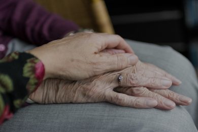 Semana da Vida: Psiquiatra e religiosa partilham a importância do cuidar e da atenção à pessoa em fragilidade e aos idosos (c/vídeo)