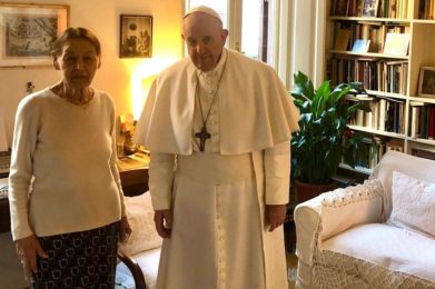 Roma: Papa Francisco visitou Edith Bruck, sobrevivente de Auschwitz