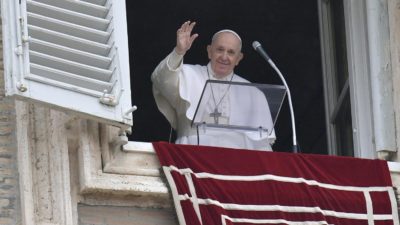 Vaticano: Papa reforça importância de cuidar dos doentes e defender a vida