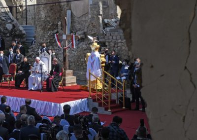 Iraque: Papa reza pelas vítimas da guerra e do terrorismo, em visita a Mossul, antigo bastião do Estado Islâmico (c/vídeo)