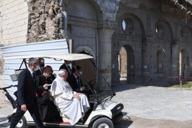 Iraque: Papa ficou «sem palavras» diante da destruição em Mossul