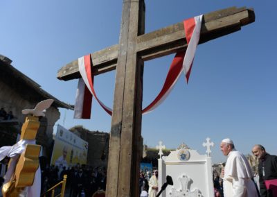 Vaticano: Papa recorda viagem «histórica» ao Iraque e denuncia «monstro» da guerra