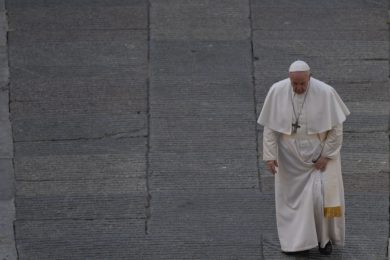 Covid-19: Papa aponta ao pós-pandemia e diz que «o mundo nunca mais será o mesmo»