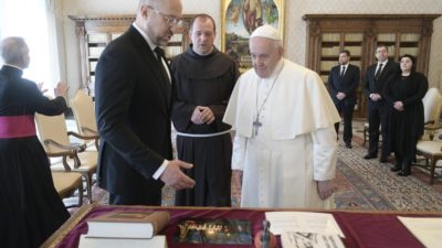 Vaticano: Papa Francisco recebeu primeiro-ministro da Ucrânia, com atenção ao leste do país