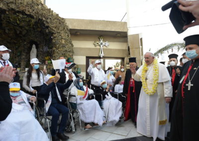 Iraque: Papa presta homenagem a vítimas do terrorismo, em catedral atingida por atentado em 2010 (c/vídeo)