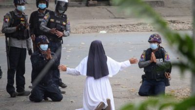 Myanmar: Religiosa tenta travar intervenção policial, mas dois jovens foram mortos junto a Catedral