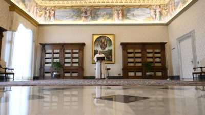 Vaticano: Papa critica «legalismo, moralismo clerical», apelando a vida dedicada aos outros