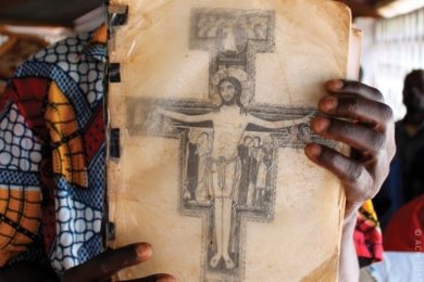 AIS: Fundação pontifícia publica Via-Sacra com denuncia de que «vale pouco a vida em África»