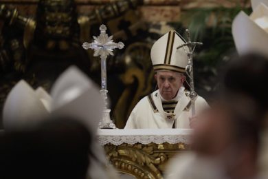 Semana Santa: Papa pede aos padres para «abraçarem a cruz» e rejeitarem «controvérsias moralistas e legalistas» (c/fotos)