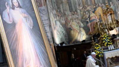 Vaticano: Papa regressa a igreja de Roma para celebrar Missa no Domingo da Divina Misericórdia