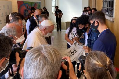Vaticano: Papa diz que política é «forma mais alta» da caridade