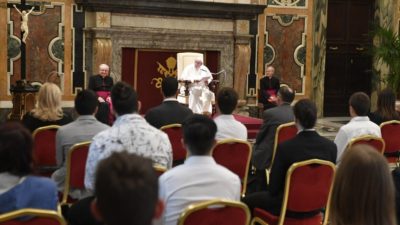 Vaticano: Papa recebeu estudantes da primeira «zona vermelha» e do «paciente 1» de Covid-19 na Itália