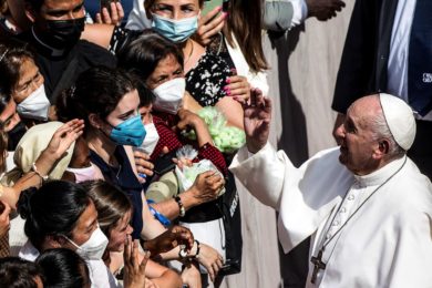 Vaticano: Jesus «era e é muito mais» do que um filantropo, diz Francisco