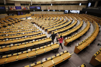 União Europeia: Parlamento vota «relatório Matic», com restrições à objeção de consciência