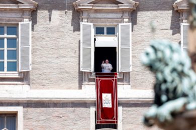 Vaticano: Mais amor, menos julgamento, a receita do Papa para curar o mundo