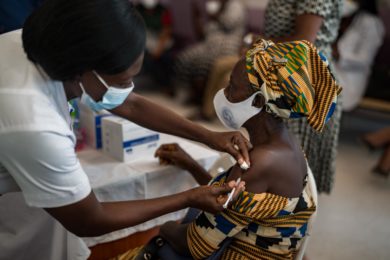 Covid-19: Bispos da Europa e de África apelam a «acesso justo e universal» às vacinas
