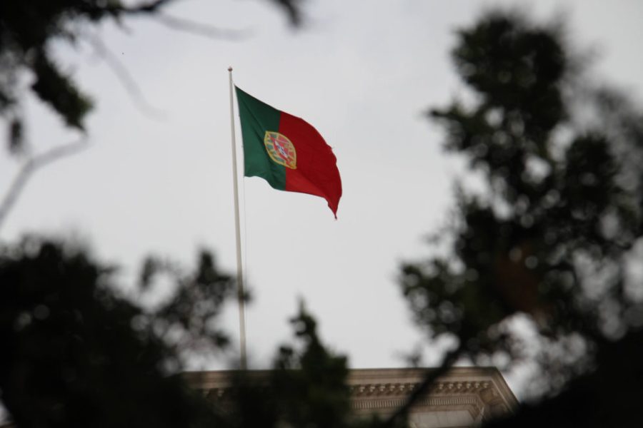 Portugal: Constitucionalista e politóloga defendem «laicidade cooperativa» e afirmam que «Estado deve respeitar os sentimentos religiosos das pessoas»