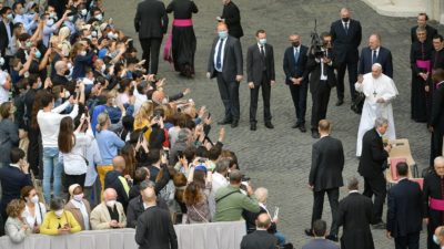 Vaticano: Rezar como quem respira, o apelo do Papa