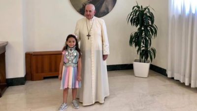 Vaticano: Papa recebeu criança atingida em confronto da Camorra