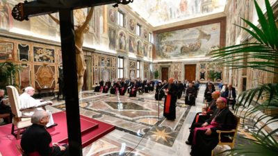 Vaticano: Papa alerta para crise no Médio Oriente, com atenção especial à Síria