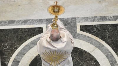 Corpo de Deus: Papa convida a celebrar «luz que ilumina os caminhos da vida»