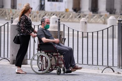 Covid-19: Vaticano lança mensagem para valorização das pessoas com deficiência e dos cuidadores
