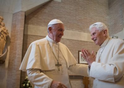 Vaticano: Papa admite necessidade de aperfeiçoar normas relativas à renúncia pontifícia