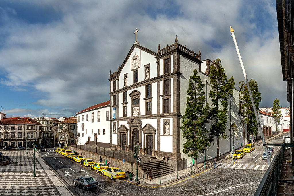 Funchal: «À hora de almoço, alimente a alma!» – igreja do Colégio tem uma Missa às 13h15