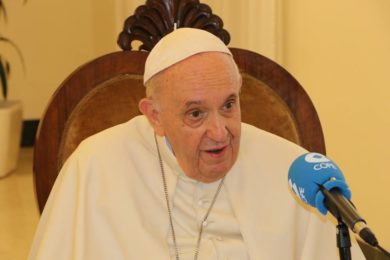Igreja/Sociedade: «Sempre que o Papa está doente, há uma brisa ou um furacão de conclave» - Francisco