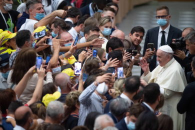 Vaticano: Milhões de pessoas sem direito a comer, à educação, ao trabalho «são os novos escravos», afirmou o Papa