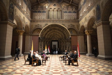 Hungria: Vaticano fala em encontro «cordial» entre o Papa e autoridades do país