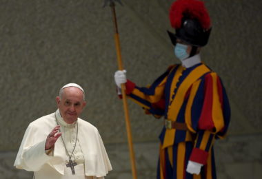 Vaticano: Papa diz que católicos devem testemunhar fé com «obras de misericórdia»
