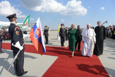 Eslováquia: Papa inicia visita com mensagem de união entre cristãos, após anos de perseguição