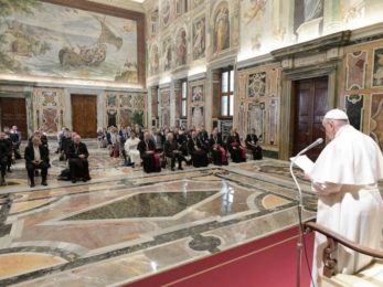 Igreja: Evangelização e catequese «não é relíquia» e exige «escuta atenta» sem «respostas pré-embaladas» - Papa Francisco