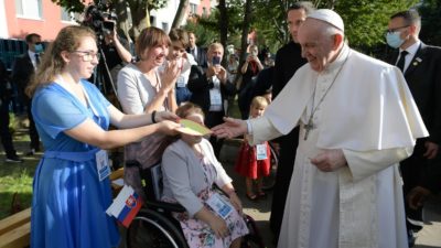 Eslováquia: Papa visita centro para sem-abrigo