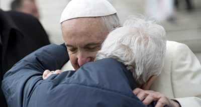 Vaticano: «Velhice não é uma doença», diz Francisco a padres idosos