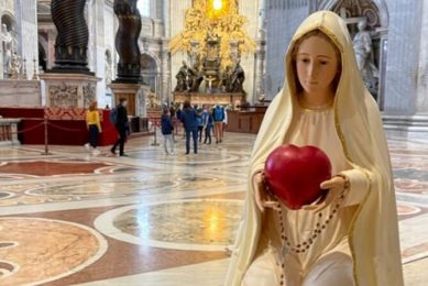 Igreja: Papa Francisco benze imagem de Nossa Senhora para a Arquidiocese de Évora