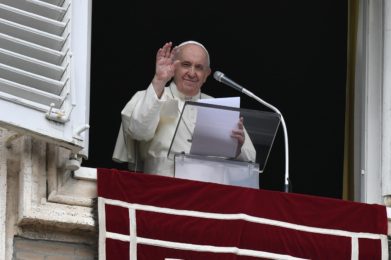 Vaticano: Papa desafia católicos a transformar Evangelho em atos concretos de amor