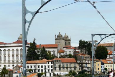Porto: Bispo condena «ato bárbaro, sádico e abjeto», após notícia sobre sem-abrigo queimado no Porto