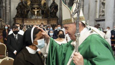 Vaticano: Papa saudou religiosa libertada após sequestro no Mali