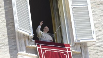 Vaticano: Papa convida a rezar com insistência, sempre