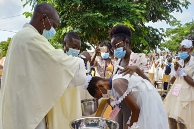 Conversas na Ecclesia: Batizar mais de 600 crianças «é uma experiência grandiosa» - Padre Sylvester Ogutu (c/ vídeo) 