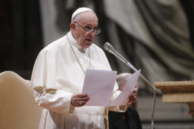 Vaticano: Papa pede mais atenção para vítimas da violência