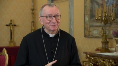 Vaticano: Secretário de Estado questiona «cancelamento» da dimensão cristã do Natal